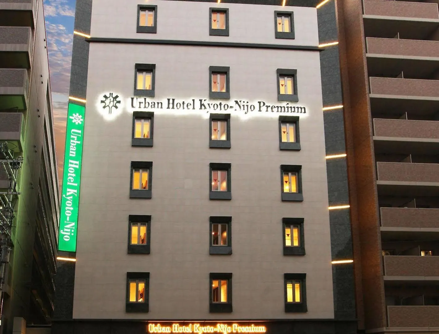 Urban Hotel Kyoto Nijo Premium 3*,  Japão